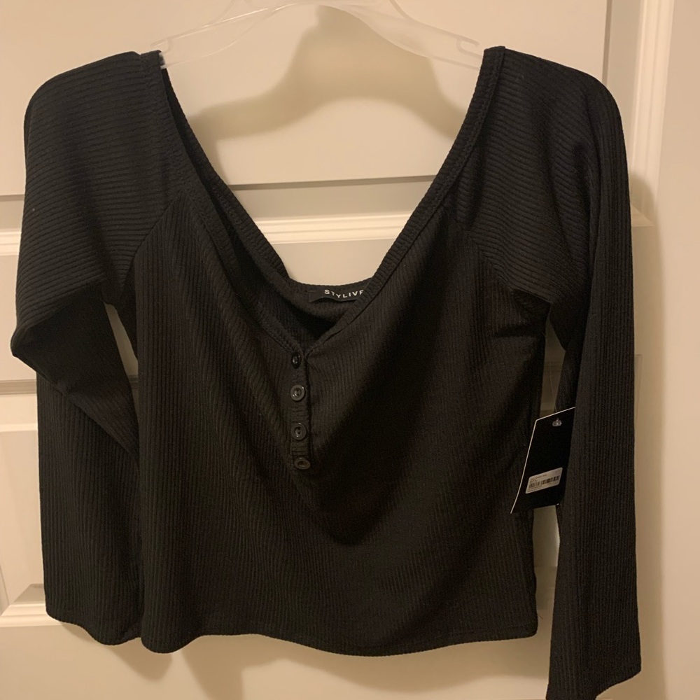 Long sleeve black crop shirt